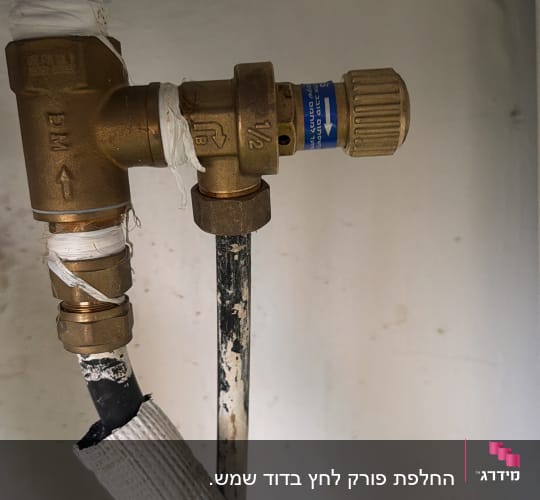 שסתום ומחברים בצנרת דוד שמש